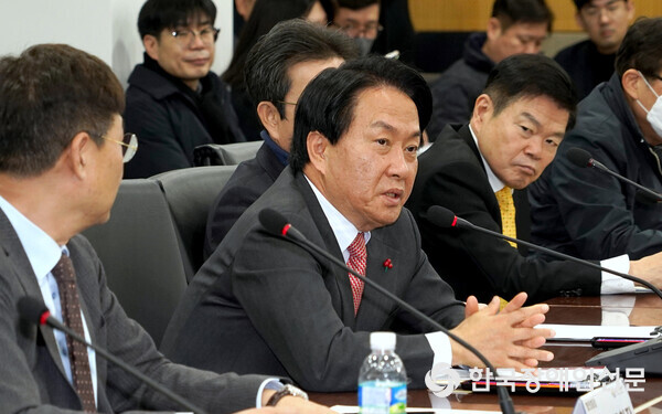 서울시구청장협의회에서 발언하는 이성헌 서대문구청장 (사진 : 서대문구)