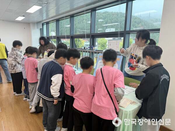 캠페인 모습 (사진=태백장애인종합복지관)