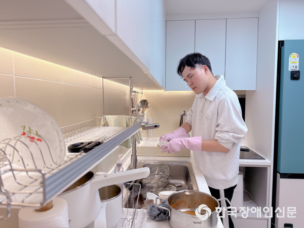 �ϻ��Ȱ�Ʒ� (���� : �������н���������)